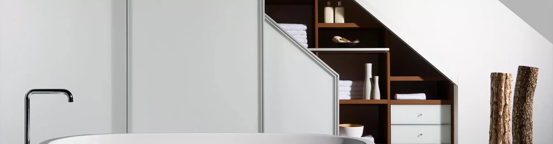 1022-maatwerkkasten_schuinekast-header.webp 1022-maatwerkkasten_schuinekast-header.webp